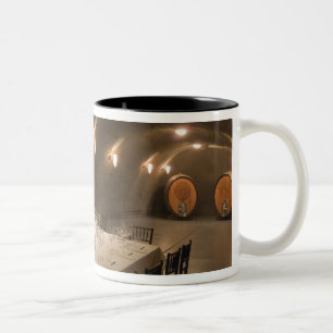 Caneca De Café Em Dois Tons EUA, Oregon, Dundee. Sala de jantar na Archery