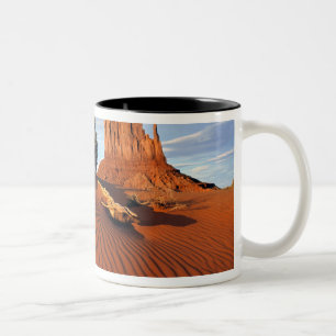 Caneca De Café Em Dois Tons EUA, Utah, Monument Valley. crio de vento