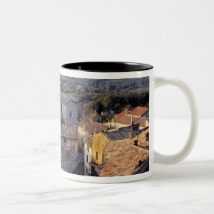 Caneca De Café Em Dois Tons Europa, França, Bonnieux. Quedas de luz solar