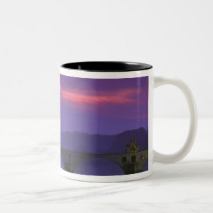 Caneca De Café Em Dois Tons Europa, França, Provença, Avinhão. Pont St,