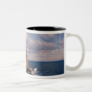 Caneca De Café Em Dois Tons Europa, Itália, Manarola. As casas aninhadas na fa