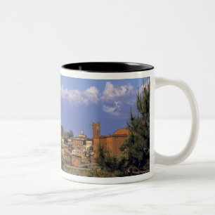 Caneca De Café Em Dois Tons Europa, Itália, San Miniato. Abaixo de um largo,