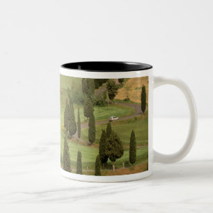 Caneca De Café Em Dois Tons Europa, Itália, Toscana, Monticchiello. Sinúoso
