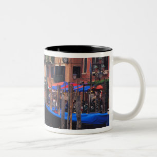 Caneca De Café Em Dois Tons Europa, Itália, Veneza, gondolas no canal
