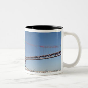 Caneca De Café Em Dois Tons Europa, Portugal, Lisboa, Ponte