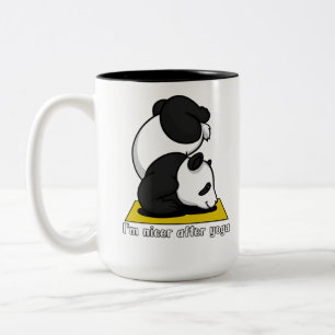 Caneca De Café Em Dois Tons Exercício bonito da ioga do zen do urso de panda
