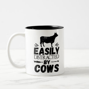 Caneca De Café Em Dois Tons Facilmente Distraída Por Vacas
