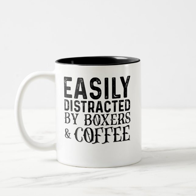 Caneca De Café Em Dois Tons Facilmente Distraído Por Boxers E Café (Esquerda)