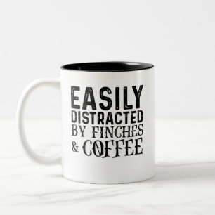 Caneca De Café Em Dois Tons Facilmente Distraído Por Tentilhões E Café