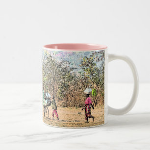 Caneca De Café Em Dois Tons Família "Doing Chores" Congo (Fotografia)