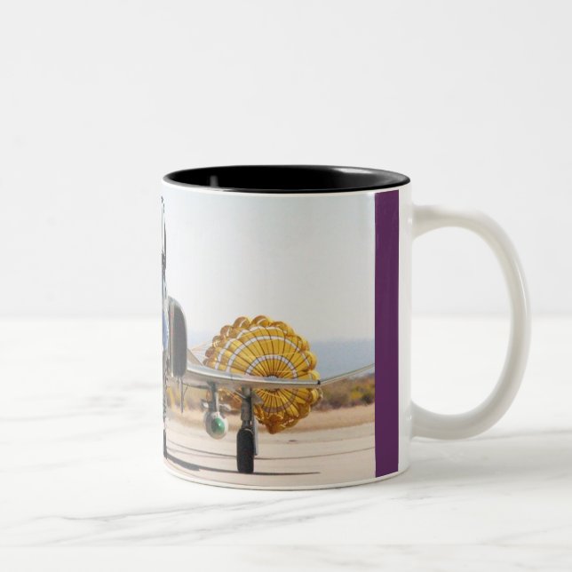 Caneca De Café Em Dois Tons Fantasma F-4 com rampa de arrasto (Direita)