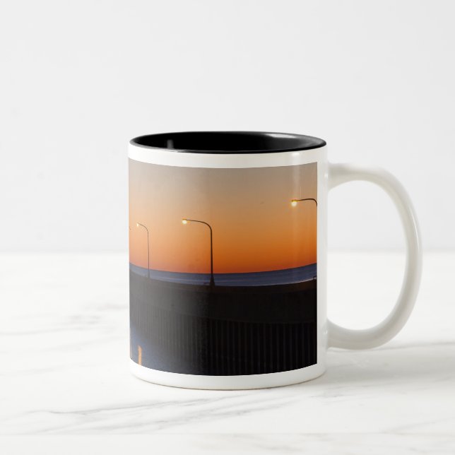 Caneca De Café Em Dois Tons Farol do píer norte em Duluth, Minnesota, (Direita)