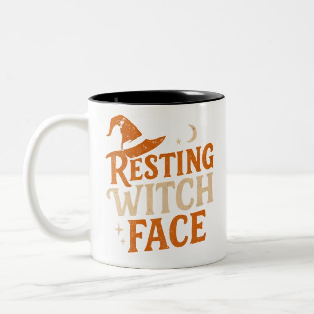 Caneca De Café Em Dois Tons Feiticeira em repouso no Halloween (Esquerda)