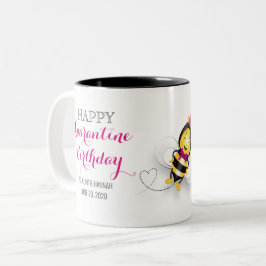 Caneca De Café Em Dois Tons Feliz aniversário de quarentena com abelha feliz