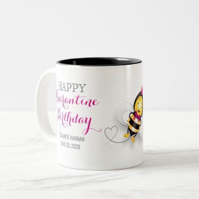 Caneca De Café Em Dois Tons Feliz aniversário de quarentena com abelha feliz (Frente Esquerda)
