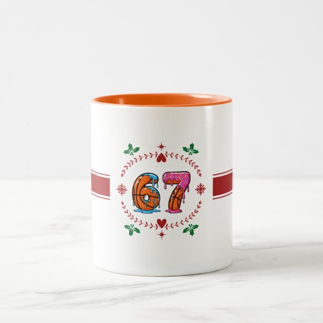 Caneca De Café Em Dois Tons Festive Holiday 67 Basketball Ice Cream Drip  (Centro)