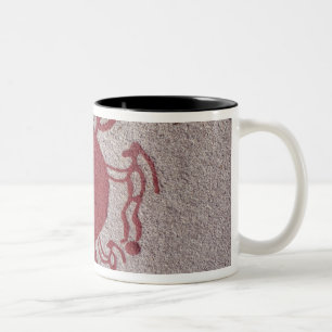 Caneca De Café Em Dois Tons Figuras e animais em torno de um sol