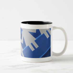 Caneca De Café Em Dois Tons Fim-acima das bonecas chain de papel