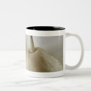 Caneca De Café Em Dois Tons Fim-acima de duas peras