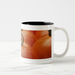 Caneca De Café Em Dois Tons Fim-acima dos tomates 2