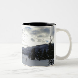Caneca De Café Em Dois Tons Fim de um Dia Nevado no Parque Nacional de Yellows
