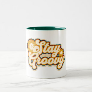 Caneca De Café Em Dois Tons Fique Groovy Tipografia Floral Retro dos Anos 70