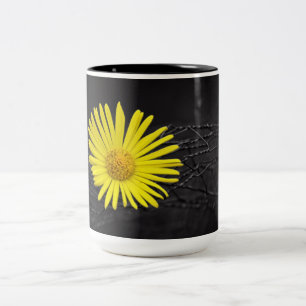 Caneca De Café Em Dois Tons Flor Amarelo