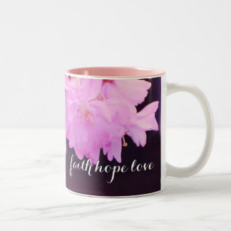 Caneca De Café Em Dois Tons Flor de cerejeira do rosa do nome do monograma do