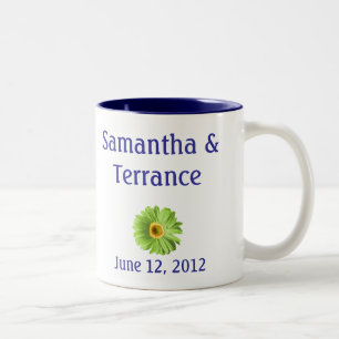 Caneca De Café Em Dois Tons Flor de margarida verde personalizável