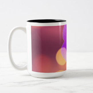 Caneca De Café Em Dois Tons Flor de Princesa Roxa com Bokeh Sonhador e Lente
