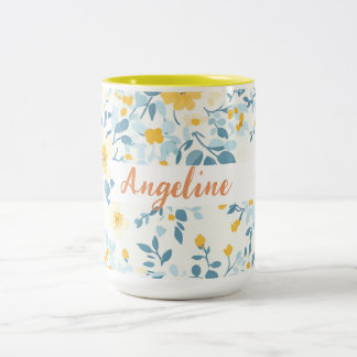 Caneca De Café Em Dois Tons Flores Azuis e Amarelas "Minha Mãe Querida" person