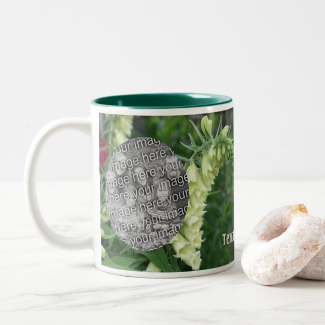 Caneca De Café Em Dois Tons Flores Brancas de Foxglove Adicione Sua Foto (Com Donut)