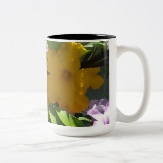 CANECA DE CAFÉ EM DOIS TONS FLORES DA ABÓBORA