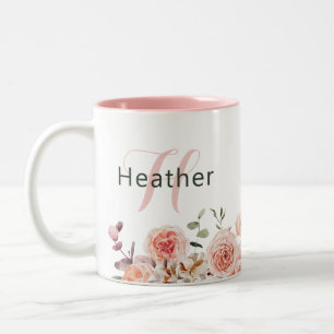 Caneca De Café Em Dois Tons Flores de Creme Rosa em Aquarela   Monograma do No