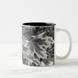 Caneca De Café Em Dois Tons Folhas em preto e branco