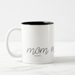 Caneca De Café Em Dois Tons Fonte Preta Estabeleceu Mãe
