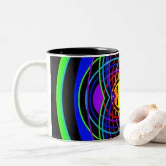 Caneca De Café Em Dois Tons Formas de cores geométricas do arco-íris