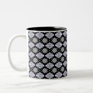 Caneca De Café Em Dois Tons Formas Florais Pastéis em Fundo Preto