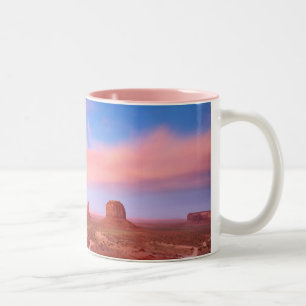 Caneca De Café Em Dois Tons Fortes ventos sobre o vale do deserto