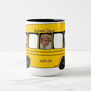 Caneca De Café Em Dois Tons Foto do auto escolar dos dias escolares