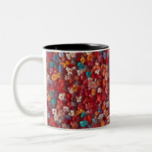 Caneca De Café Em Dois Tons Foto perfeita de flores minúsculas e coloridas.