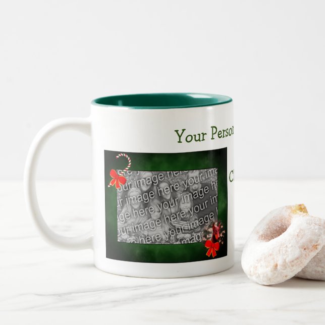 Caneca De Café Em Dois Tons Foto personalizada do Doberman Wreath Christmas (Com Donut)