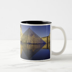 Caneca De Café Em Dois Tons FRANÇA, Paris Reflexão, Pirâmide. O Louvre