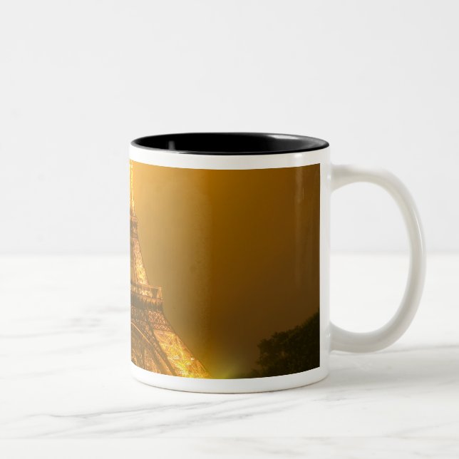Caneca De Café Em Dois Tons França, Paris. Torre Eiffel iluminada às 3 (Direita)