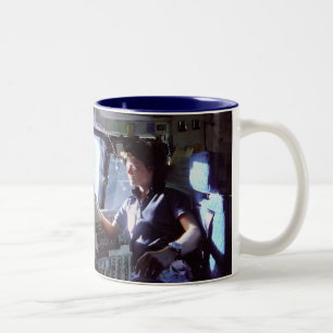 Caneca De Café Em Dois Tons Frente: Passeio de Sally - verso: Tirar da canela
