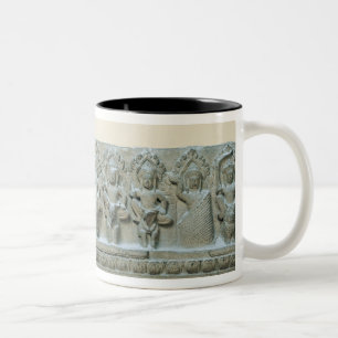 Caneca De Café Em Dois Tons Friso que descreve nove divindades