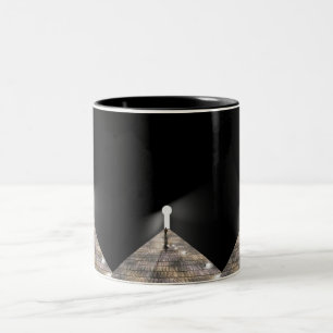 Caneca De Café Em Dois Tons Furo no espaço