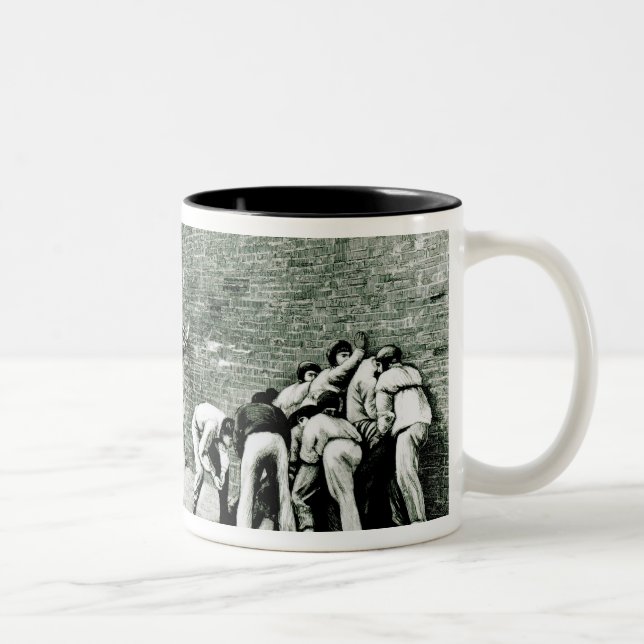 Caneca De Café Em Dois Tons Futebol na parede em Eton (Direita)