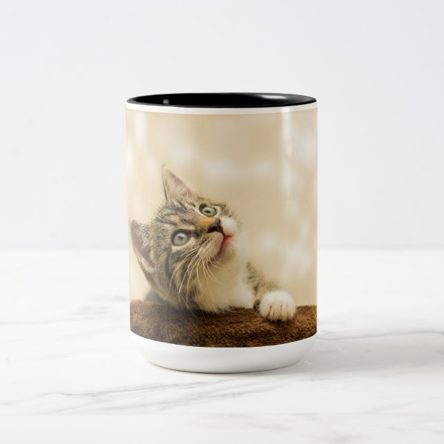 Caneca De Café Em Dois Tons Gatinho Fofo com uma Pata Estimulada (Centro)