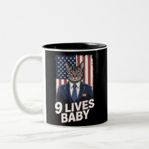 Caneca De Café Em Dois Tons Gato na Suíte com Cabelo de Trump Bandeira America